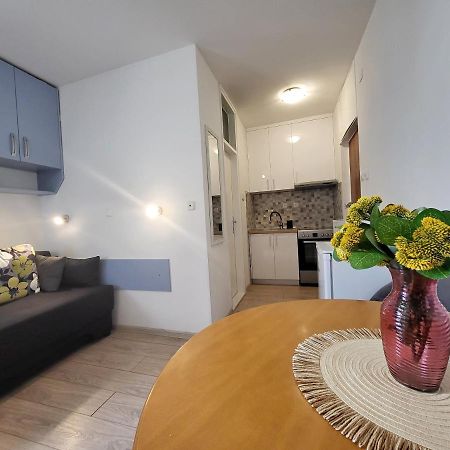 Mali Apartman U Centru Makarska Buitenkant foto