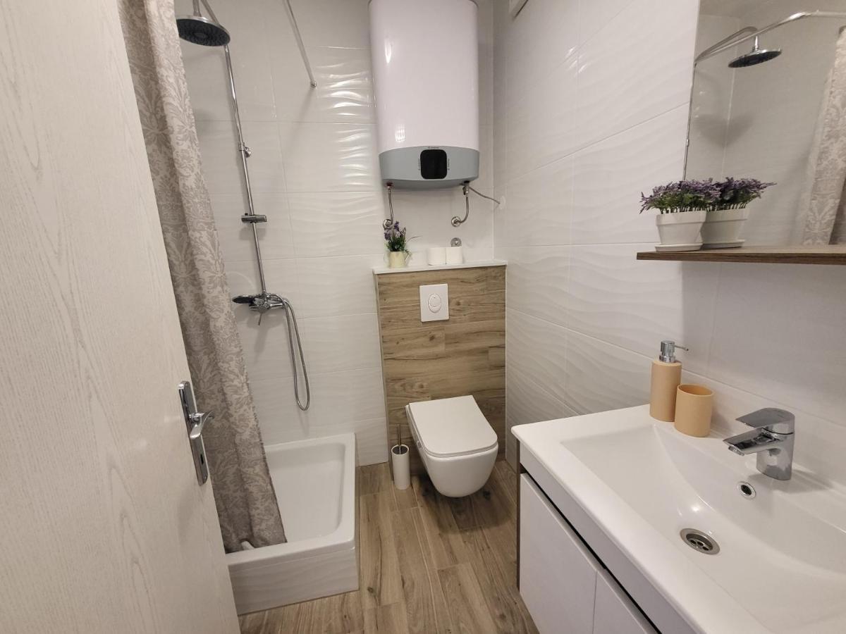 Mali Apartman U Centru Makarska Buitenkant foto