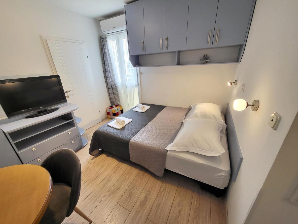 Mali Apartman U Centru Makarska Buitenkant foto