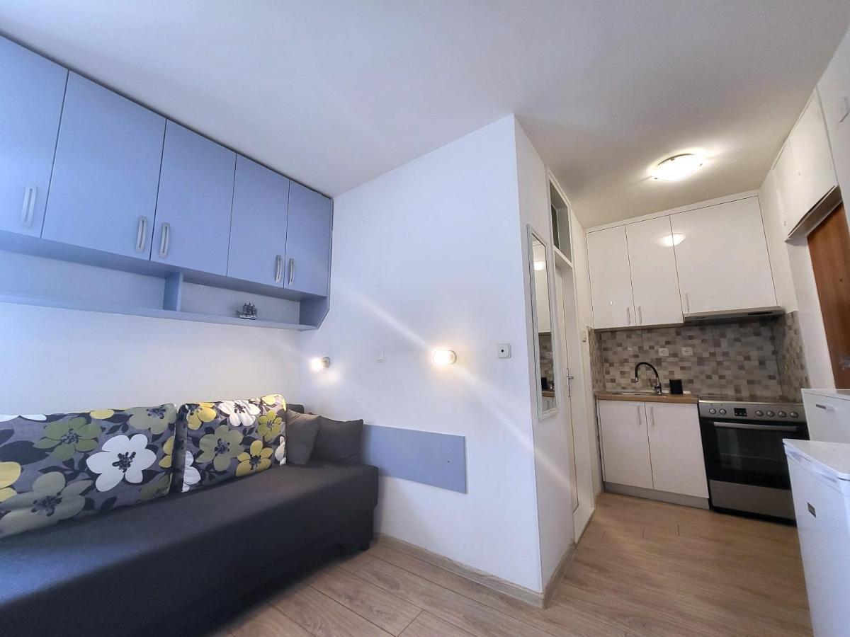 Mali Apartman U Centru Makarska Buitenkant foto