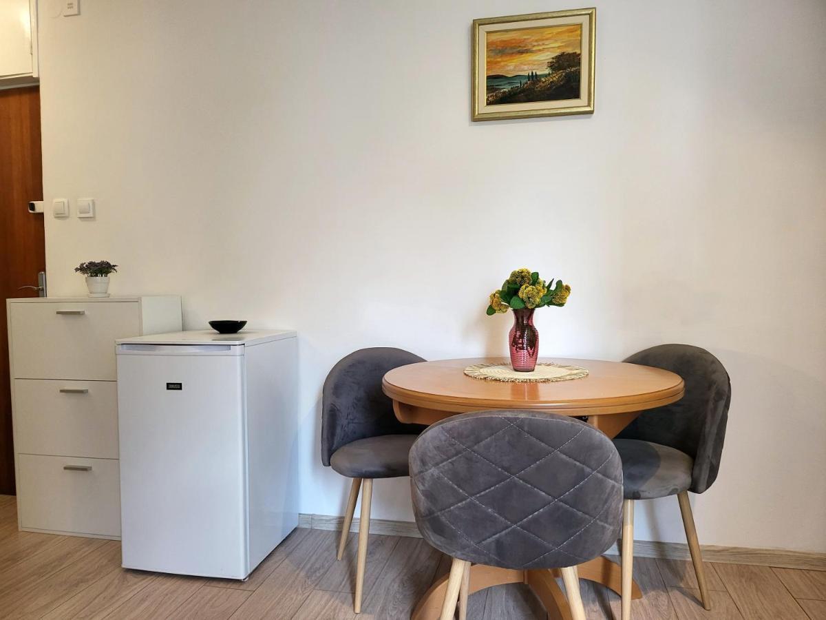 Mali Apartman U Centru Makarska Buitenkant foto